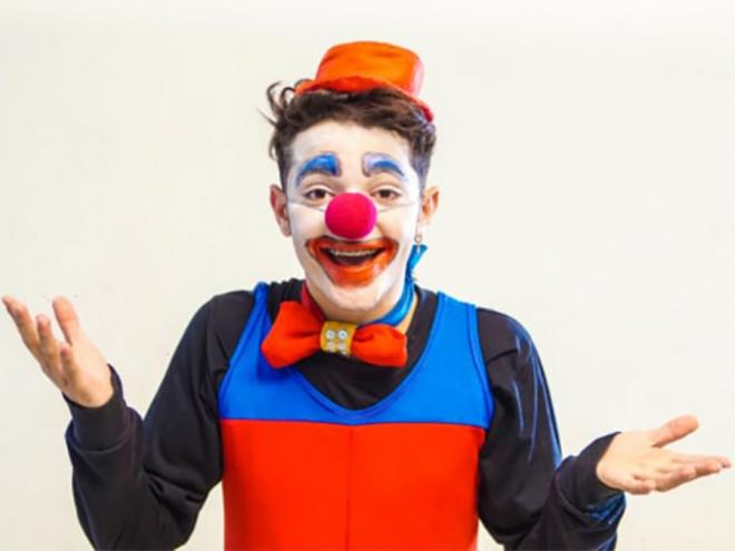 Felipy Martins dá vida ao palhaço Goiabinha