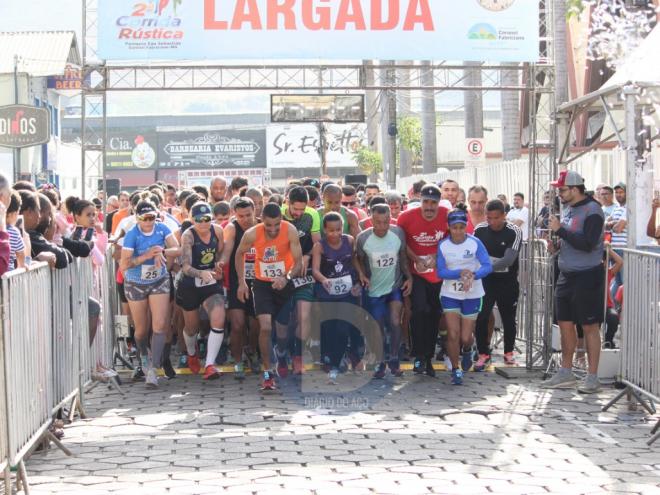 O vigário geral da Paróquia de São Sebastião e também praticante da corrida de rua, o padre Evaldo César, destacou que a Rústica marcou o encerramento da Semana da Família