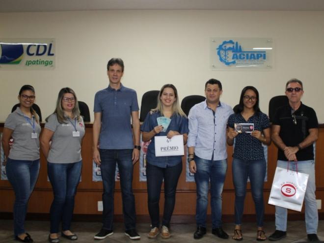 Foram entregues cinco prêmios para os ganhadores do sorteio 