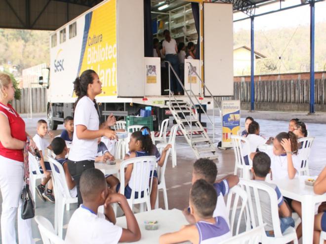 A Biblioteca Volante do Serviço Social do Comércio oferece mais de nove mil títulos