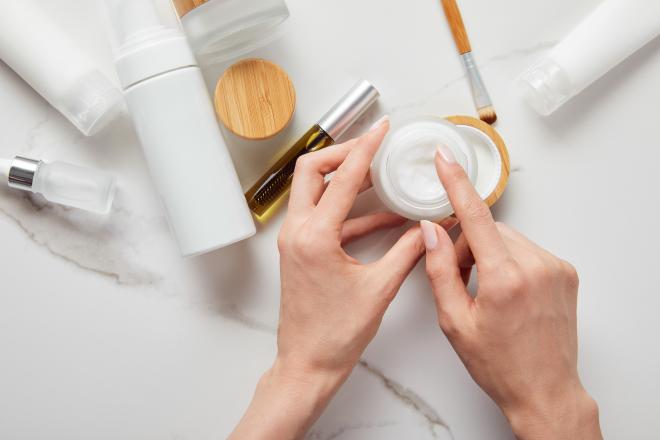 Os cosméticos são poderosos aliados para garantir a saúde e a beleza da pele. Prefira sempre produtos de qualidade reconhecida