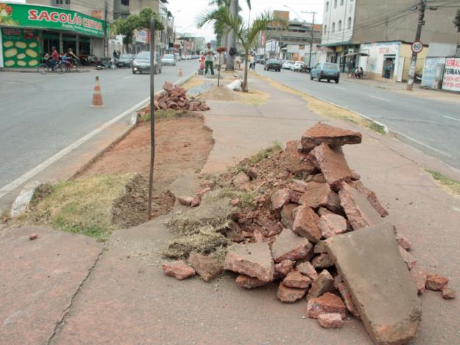 As intervenções começaram na avenida Juscelino Kubitschek, no bairro Jardim Panorama