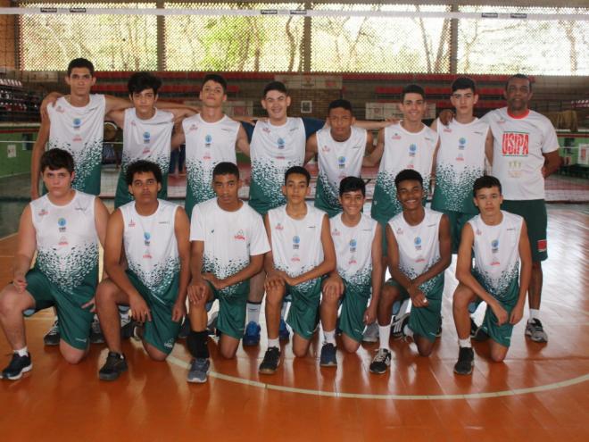 A equipe Sub-15 Masculino entra em quadra neste domingo