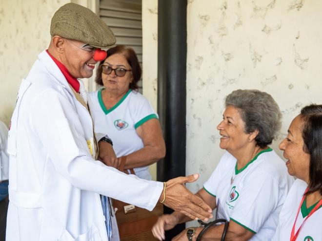 Cerca de 200 voluntários dedicam parte do seu tempo a visitar e prestar auxílio aos pacientes internados no HMC