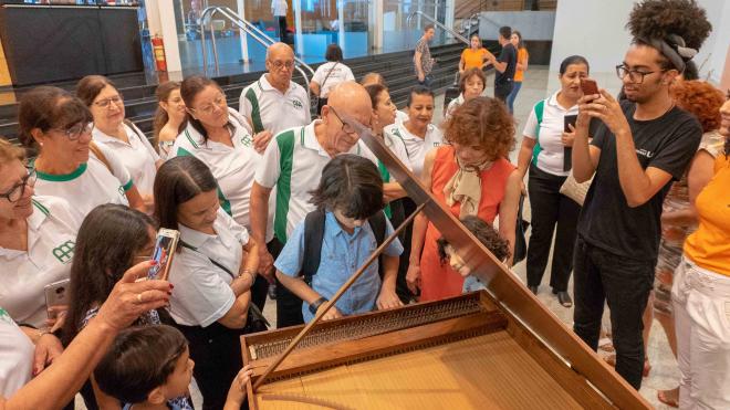 Daniel Nunes, estudante de piano, tocou cravo pela primeira vez