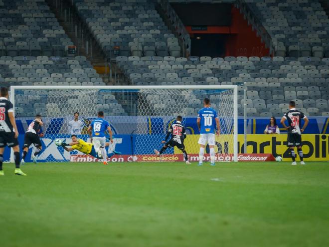 Fábio pegou o pênalti no início da segunda etapa 