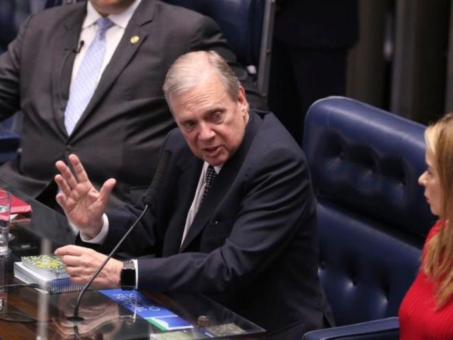 O relator da reforma no Senado, Tasso Jereissati, em reunião da CCJ