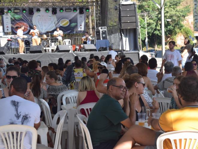 Além de barracas com alimentação e cerveja artesanal, o evento contará com palestras, oficinas e shows musicais