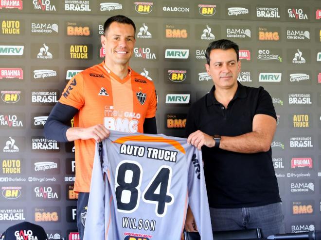 Goleiro Wilson foi apresentado na tarde de ontem e deve ser titular já no domingo
