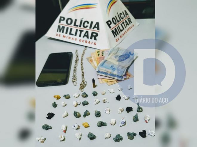 As 45 pedras de crack apreendidas pela Polícia Militar na cidade de Ipaba