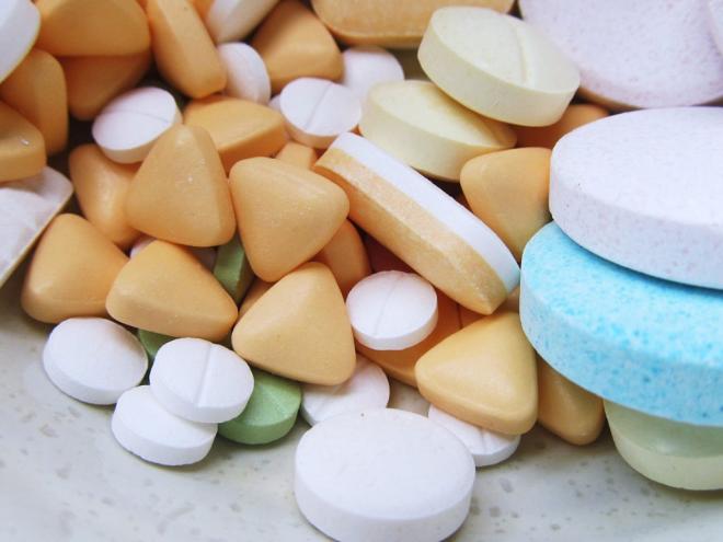 Medicamentos de origem desconhecida, outros de uso controlado, além de drogas levaram à condenação de farmacêutico e outro homem