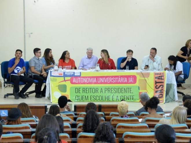 Participantes da reunião temem que governo aumente sua influência nas instituições de ensino 