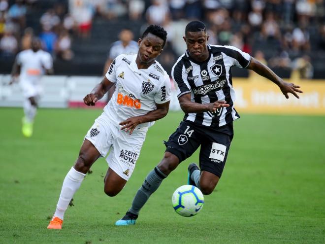 Jogador negou as acusações e Atlético disse que só vai se pronunciar após apuração dos fatos