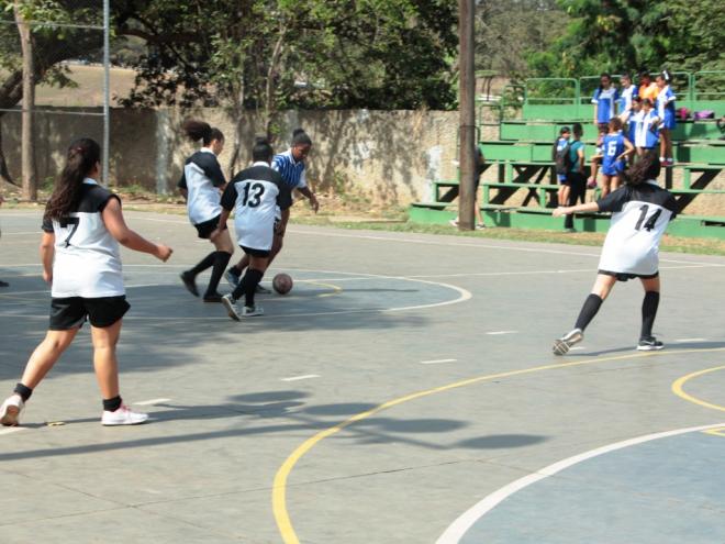 Os primeiros confrontos foram realizados com a presença de 36 times formados por alunos-atletas de mais de dez escolas municipais, estaduais e particulares