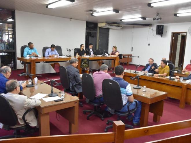 Decisão foi tomada nesta terça-feira, reunião extraordinária na Câmara Municipal