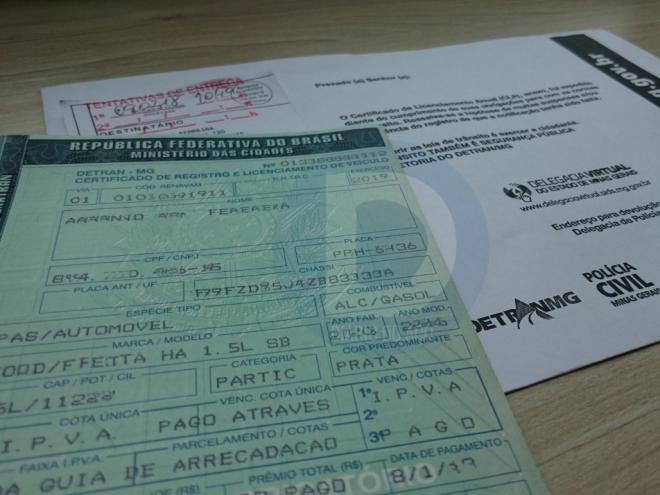 Motoristas têm reclamado que não receberam licenciamento, Detran nega que haja atrasos para quem está com tudo pago e sem restrição 