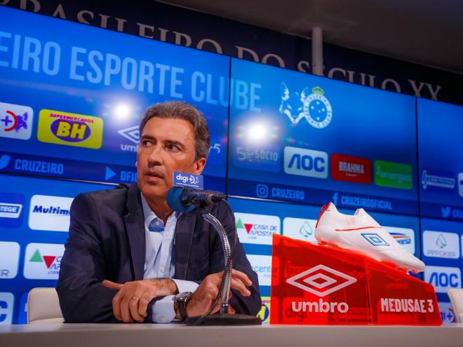 Marcelo Djian concedeu entrevista coletiva para falar sobre o momento conturbado do clube