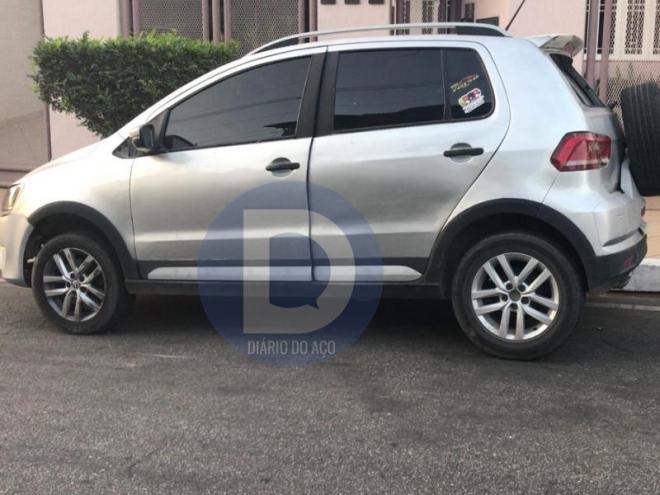 O Crossfox clonado seria veículo tomado de assalto em Belo Horizonte