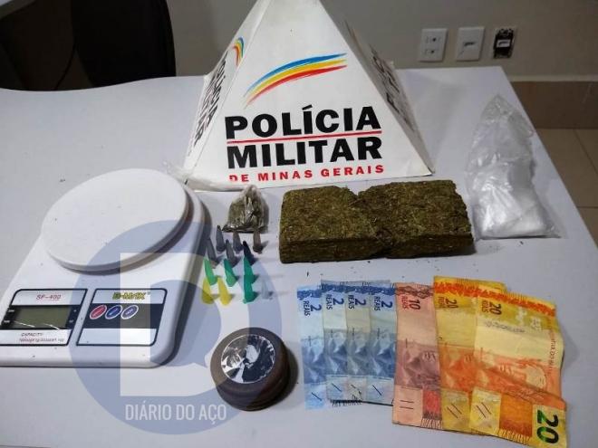 As porções de maconha foram apreendidas com o adolescente