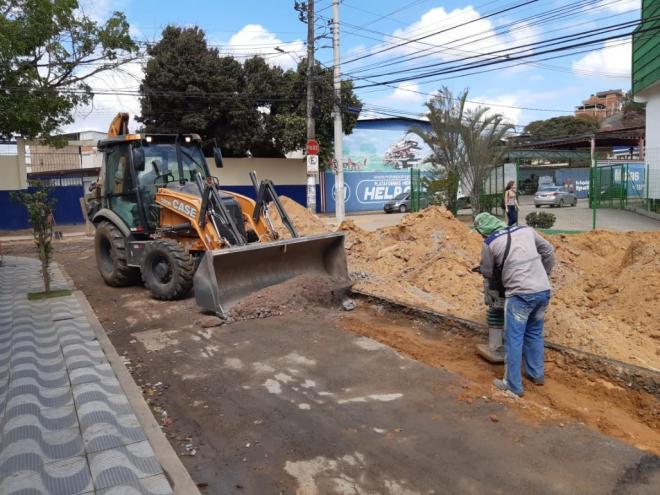 Entre as ações estão drenagem pluvial, regularização de vias, desobstrução e limpeza de bocas de lobo e canaletas