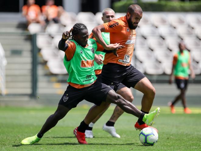 Bruninho foi testado nesta semana, mas Chará deve seguir como titular do ataque alvinegro
