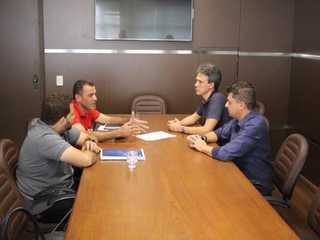 Durante reunião com os presidentes da Aciapi-CDL, o secretário do Sesuma informou que estacionamento no Canaã começará a ser cobrado no dia 30 