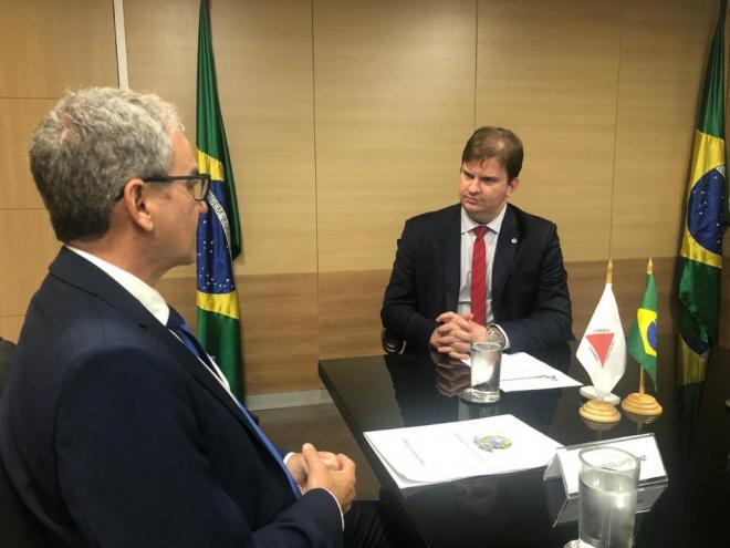Deputado federal Hercílio Coelho Diniz, ao lado do ministro do Desenvolvimento Regional, Gustavo Canuto