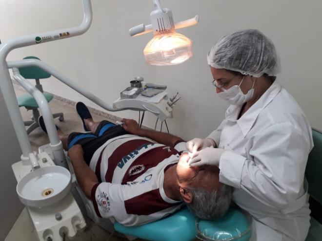 Em iniciativa do governo municipal, 350 pacientes deixarão a fila de espera e realizarão tratamentos de canal, outros 100 farão tratamentos de gengiva