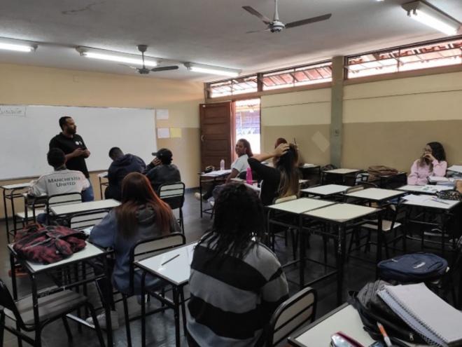 Aulas serão realizadas duas vezes por semana para cada componente curricular no período do contraturno do aluno ou em um sexto horário