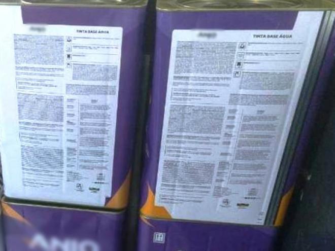 As latas de tinta vendidas são de qualidade superior, mas não passa de mistura com água e cal