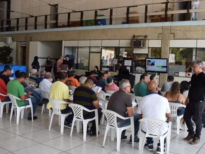 Cerca de 100 pessoas se cadastraram para participar do leilão pela internet; mesmo número daqueles que compareceram pessoalmente ao local 