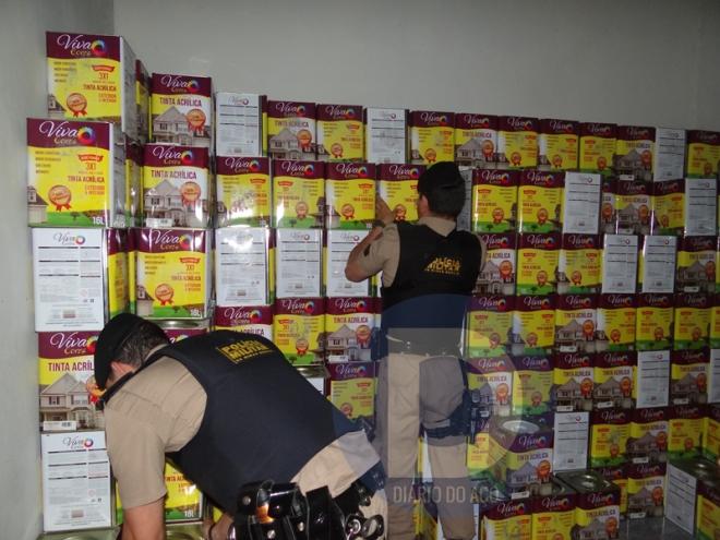 As latas de tinta falsificada eram guardadas em uma casa alugada no Santa Terezinha