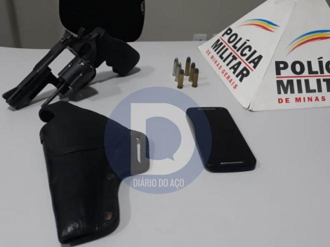 O revólver de calibre 38 estava com seis cartuchos intactos