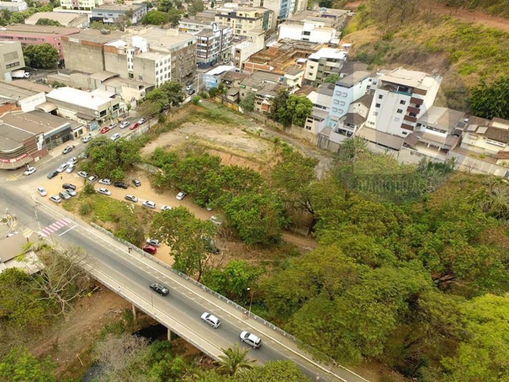 Em ponto privilegiado na área central, terreno destinado à construção da loja fica situado na rua 20 de Novembro 