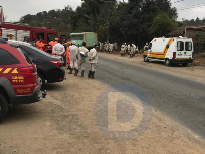 A operação de combate ao incêndio florestal contou com diversos bombeiros e brigadistas 