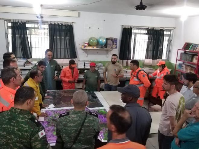 Reunião para definir estratégias de combate