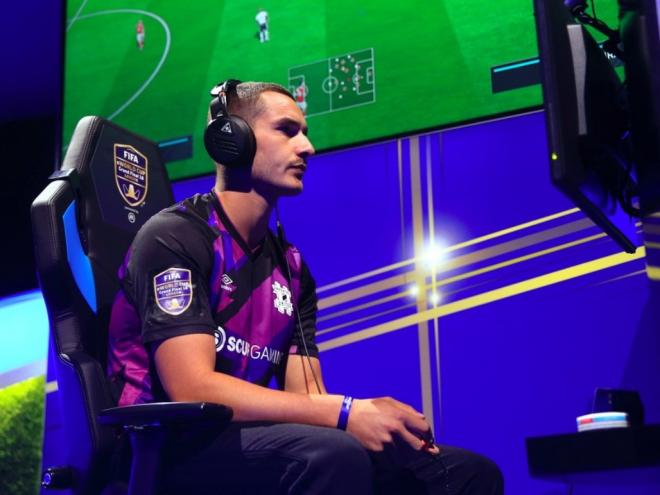 Tendência: Agge, com a camisa do Hashtag United, na FIFA eWorld Cup 2018 ? Foto: Divulgação / Fifa 