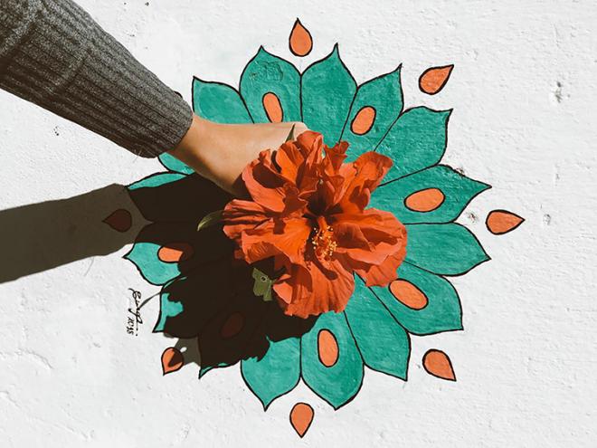 O conceito é levar não apenas rabiscos e cores às pessoas