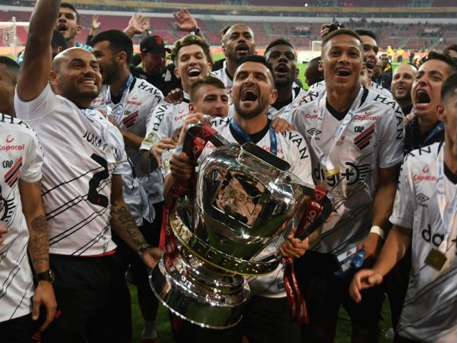 Campeão da Copa do Brasil, Athletico-PR vai enfrentar o vencedor do Campeonato Brasileiro na Supercopa do Brasil, em 19 de janeiro de 2020 