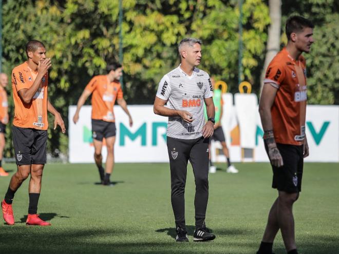 Léo Silva, Igor Rabello e Iago Maidana devem formar o trio de zaga neste domingo, para enfrentar o vice-líder do Brasileirão