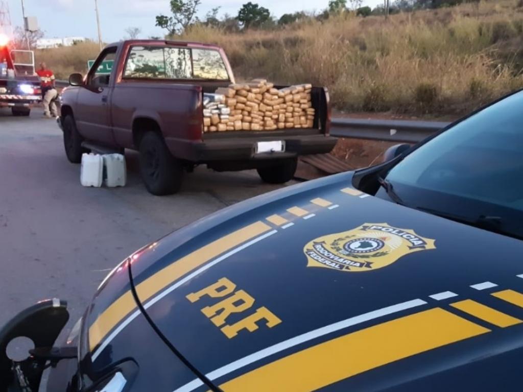 Caminhonete foi parada pela PRF, na BR-262, em Nova Serrana