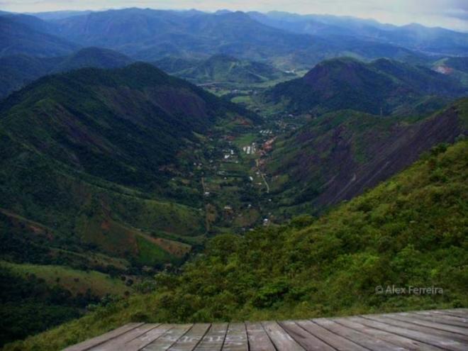 Panorâmica do bairro Petrópolis, no sopé do Pico Ana Moura, em Timóteo 