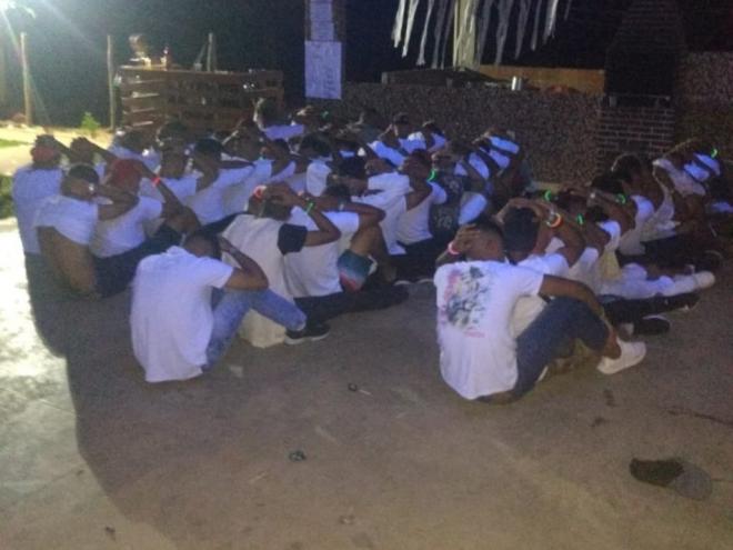 Baile funk foi denunciado por comércio de entorpecentes e presença de menores de idade 