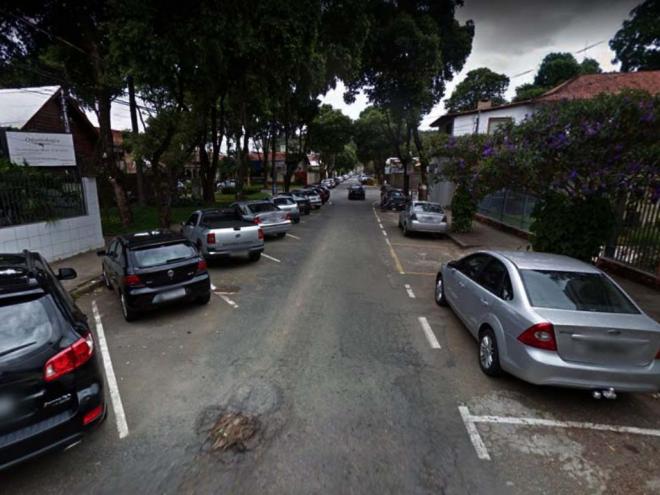 O roubo foi praticado nesse trecho da rua Jequitibá, próximo ao cruzamento com a rua Ficus 