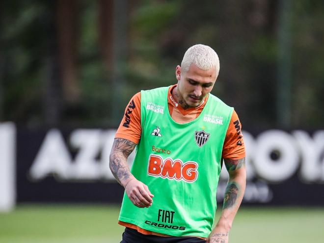 Meia Vinícius será o substituto do suspenso Luan nesta noite