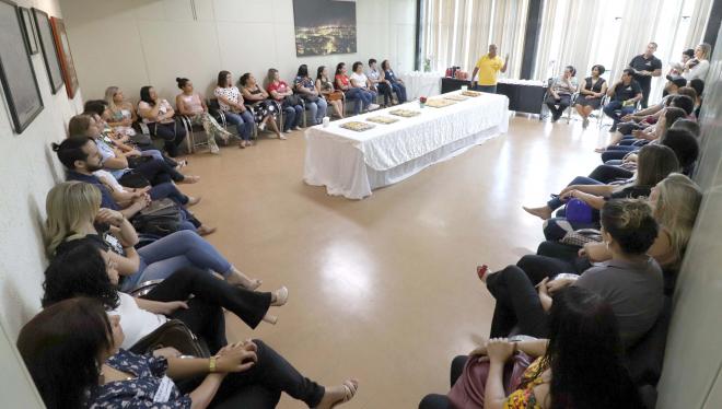 A informação foi divulgada nesta quarta-feira durante encontro de profissionais da Secretaria de Educação  