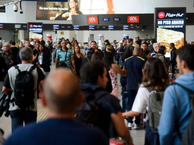 Os free shops ou duty free shops são lojas geralmente localizadas em salas de embarque e desembarque de aeroportos