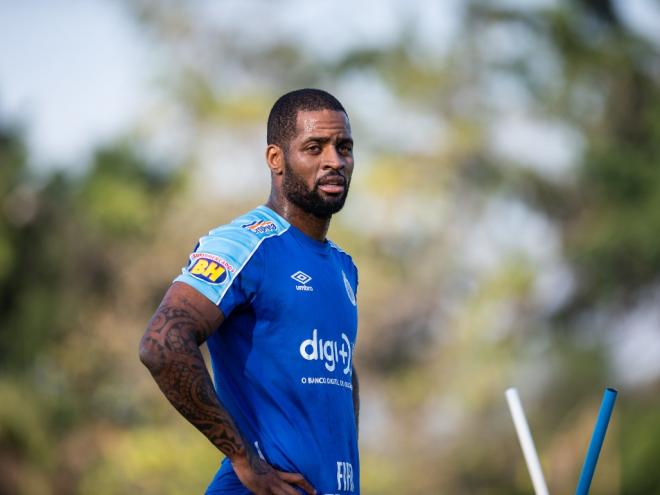Se levar um cartão amarelo nesta noite, zagueiro Dedé fica de fora do confronto de sábado, contra o Corinthians