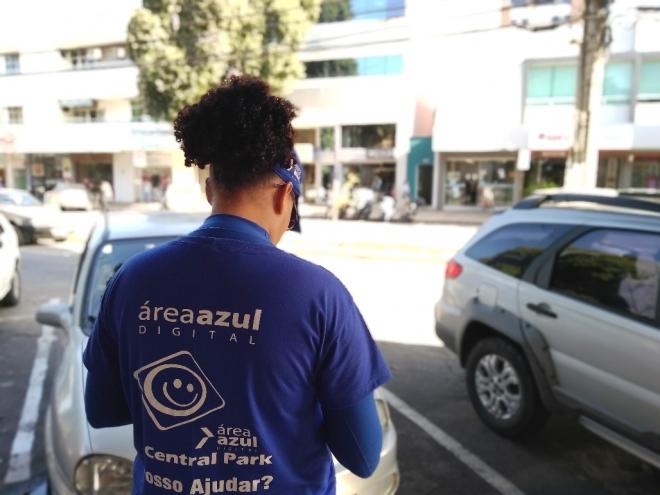 A partir de segunda-feira, o motorista que cometer infração de estacionamento irregular pagará R$ 2 e não mais R$ 14