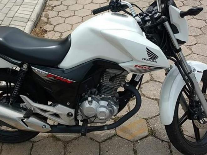 Motocicleta levada de entregador de lanches é semelhante a essa, Honda Fan 160 Branca, 2018 